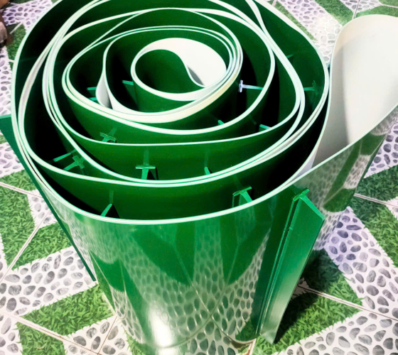 Dây băng tải PVC xanh gia công gờ T50 tải liệu