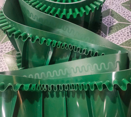 Dây băng tải pvc xanh 5mm trơn caro ép bèo gờ Kim Ngân Thịnh