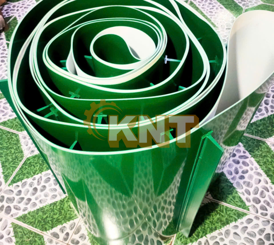 Dây băng tải PVC xanh gia công gờ T50 tải liệu